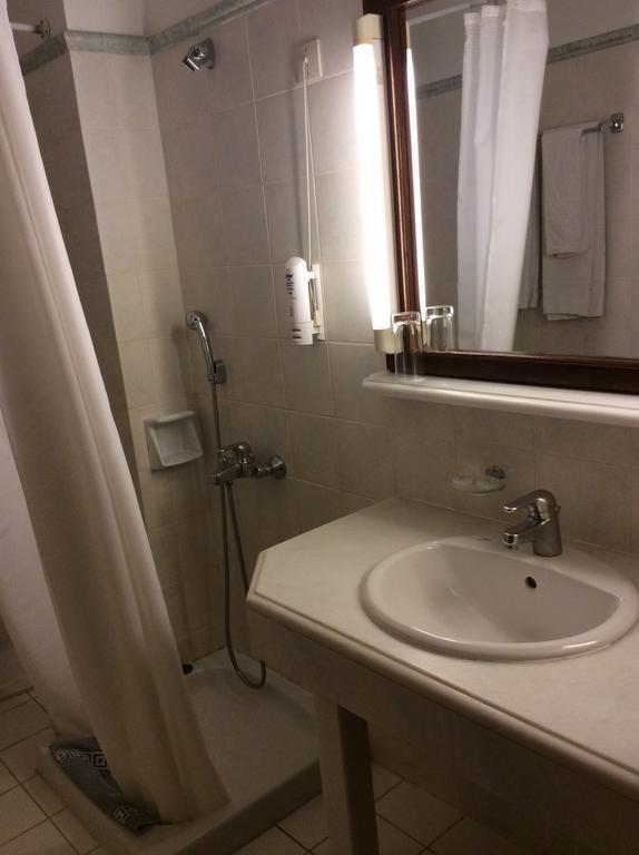 Anesis Hotel Karpenísion Habitación foto