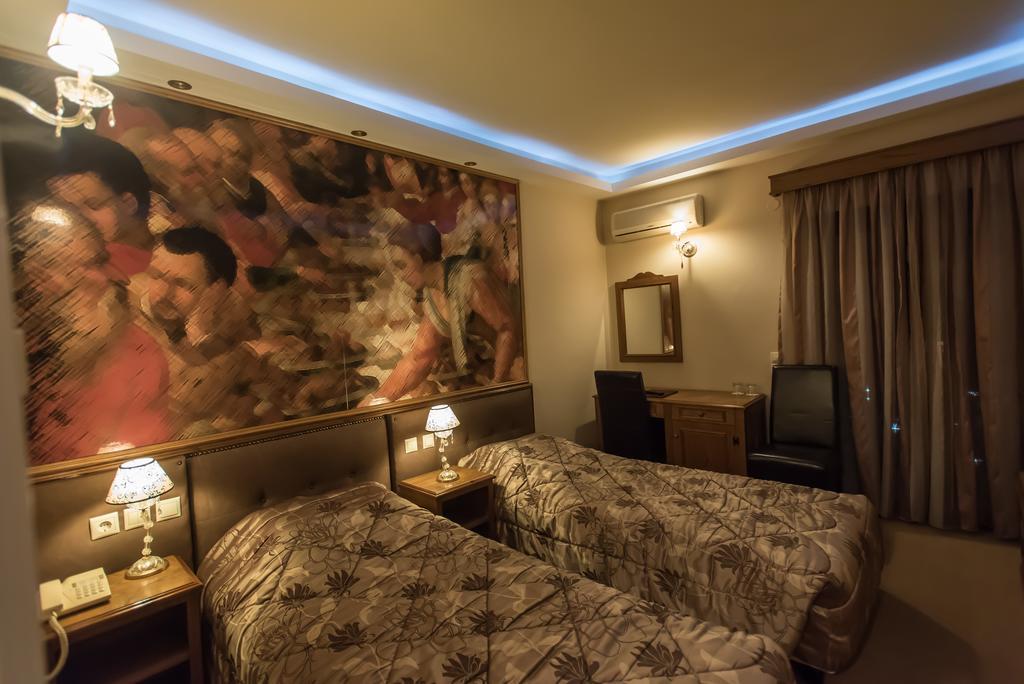 Anesis Hotel Karpenísion Habitación foto