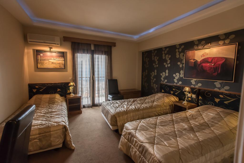 Anesis Hotel Karpenísion Habitación foto